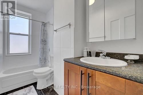 52 Lebreton Street N, Ottawa, ON - Indoor Photo Showing Bathroom