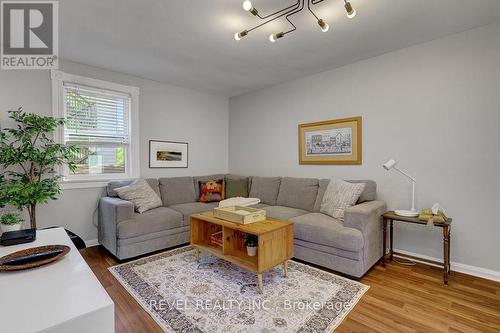 52 Lebreton Street N, Ottawa, ON - Indoor Photo Showing Living Room