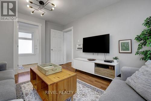 52 Lebreton Street N, Ottawa, ON - Indoor Photo Showing Living Room