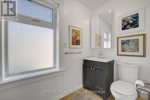 52 Lebreton Street N, Ottawa, ON - Indoor Photo Showing Bathroom