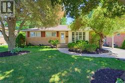 35 VARADI Avenue Brantford, ON N3R 3N2