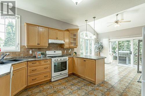 37 - 100 Southgate Parkway, St. Thomas, ON - Indoor Photo Showing Kitchen With Double Sink
