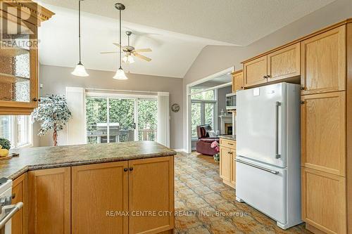 37 - 100 Southgate Parkway, St. Thomas, ON - Indoor Photo Showing Kitchen