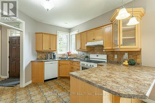 37 - 100 Southgate Parkway, St. Thomas, ON - Indoor Photo Showing Kitchen