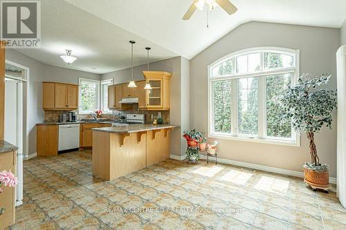 37 - 100 Southgate Parkway, St. Thomas, ON - Indoor Photo Showing Kitchen