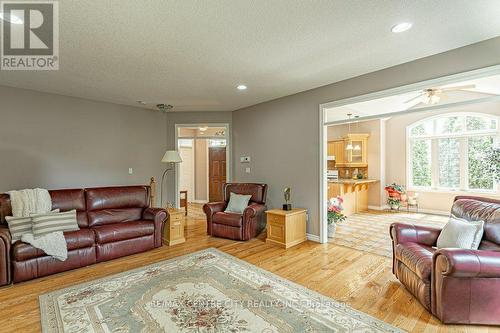 37 - 100 Southgate Parkway, St. Thomas, ON - Indoor Photo Showing Living Room