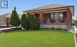 40 MONTANA AVENUE Toronto, ON M3M 1B6