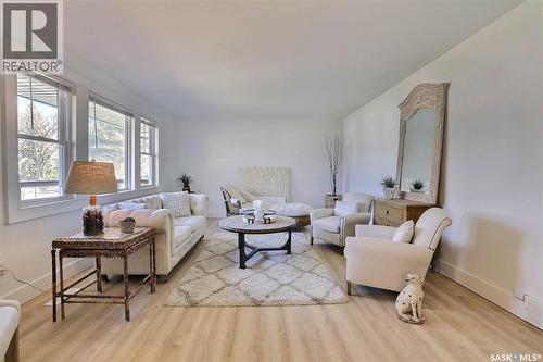 1409 Shannon Road, Regina, SK - Indoor Photo Showing Living Room