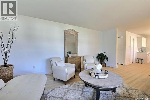 1409 Shannon Road, Regina, SK - Indoor Photo Showing Living Room
