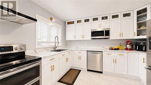 8 Blake, Little Current, ON - Indoor Photo Showing Kitchen With Upgraded Kitchen