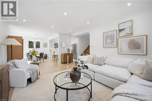 1379 CHRISTINA Court  Burlington, ON L7P 2V8