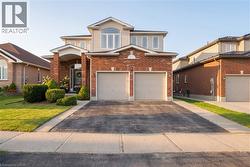6 COUNTRY CLAIR Street  Kitchener, ON N2A 4J9