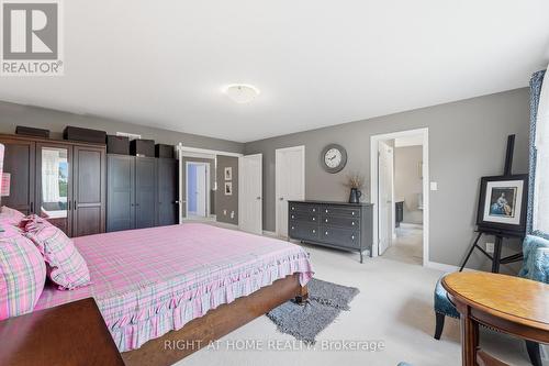 Primary bedroom - 38 Weaver Drive, Hamilton, ON - Indoor Photo Showing Bedroom