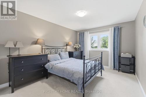 Bedroom 3 - 38 Weaver Drive, Hamilton, ON - Indoor Photo Showing Bedroom