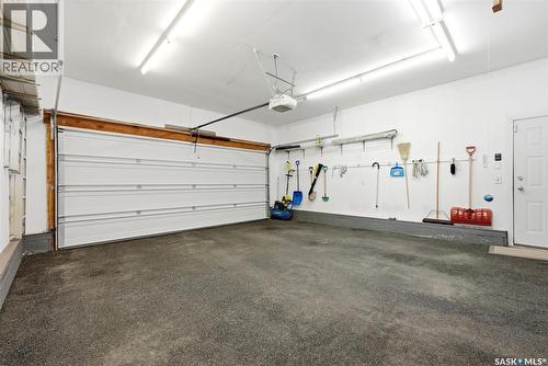 5831 Keffner Bay, Regina, SK - Indoor Photo Showing Garage