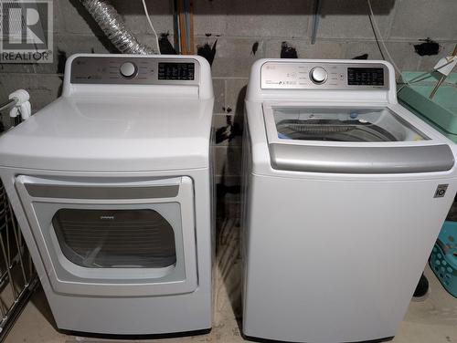 112 Superior Ave, Wawa, ON - Indoor Photo Showing Laundry Room