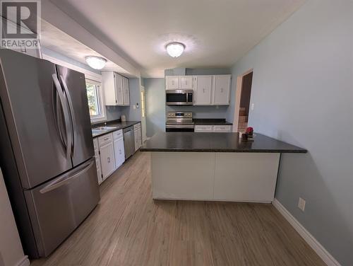 112 Superior Ave, Wawa, ON - Indoor Photo Showing Kitchen