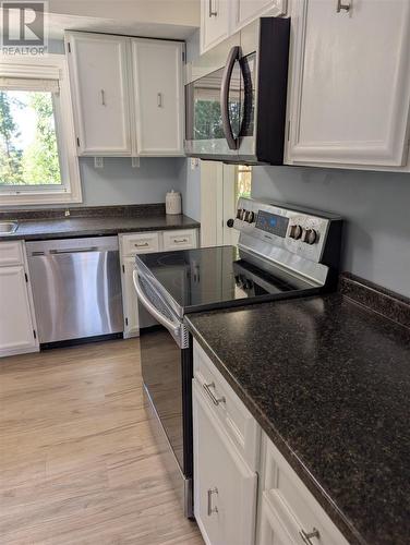 112 Superior Ave, Wawa, ON - Indoor Photo Showing Kitchen