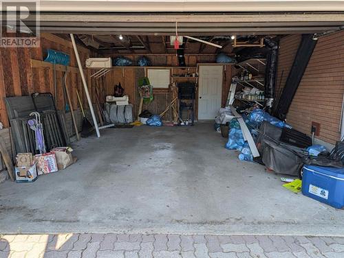 112 Superior Ave, Wawa, ON - Indoor Photo Showing Garage