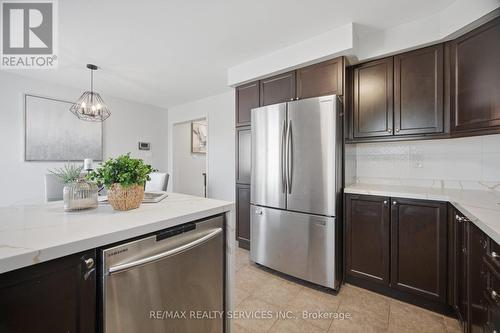 6 Viewforth Road, Brampton, ON - Indoor Photo Showing Kitchen