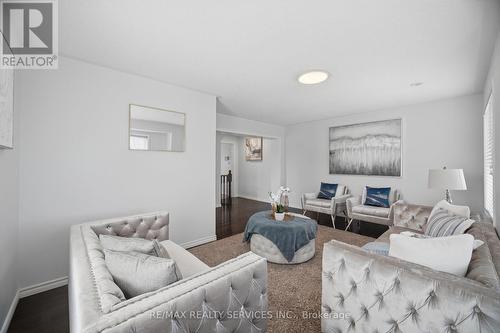 6 Viewforth Road, Brampton, ON - Indoor Photo Showing Living Room