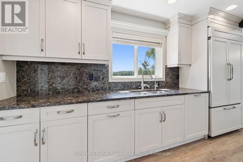 842 Emsdale Lake Road, Kearney, ON - Indoor Photo Showing Kitchen