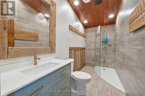 842 Emsdale Lake Road, Kearney, ON - Indoor Photo Showing Bathroom