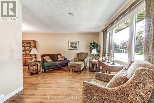 153 Highview Drive, St. Thomas, ON - Indoor Photo Showing Living Room