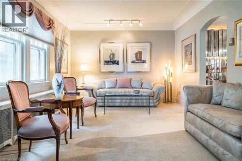 107 Bond Street S, Hamilton, ON - Indoor Photo Showing Living Room