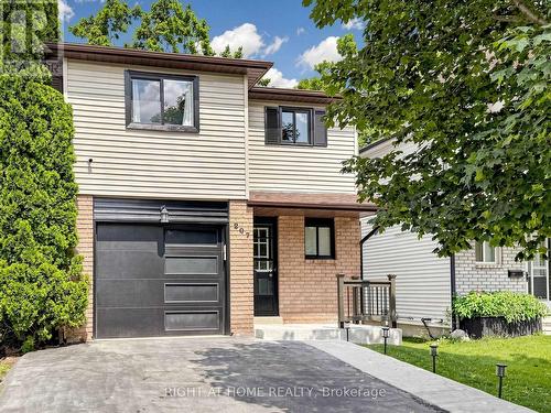 207 HICKLING TRAIL  Barrie, ON L4M 5W6