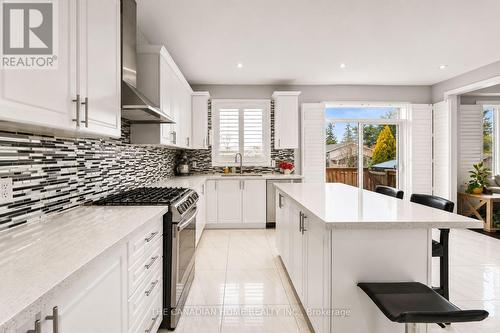 23 Chaumont Drive, Hamilton, ON - Indoor Photo Showing Kitchen With Upgraded Kitchen