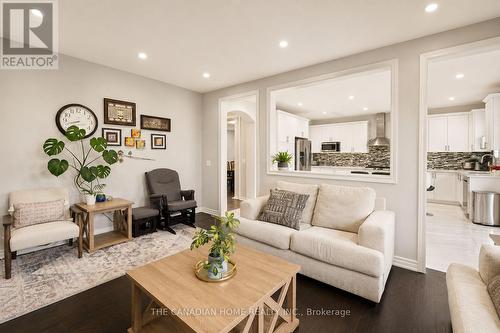 23 Chaumont Drive, Hamilton, ON - Indoor Photo Showing Living Room