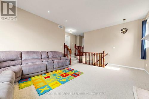 378 Mountain Laurel Crescent, Kitchener, ON - Indoor Photo Showing Living Room