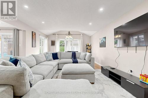 378 Mountain Laurel Crescent, Kitchener, ON - Indoor Photo Showing Living Room