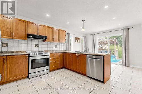 378 Mountain Laurel Crescent, Kitchener, ON - Indoor Photo Showing Kitchen