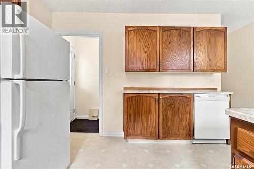220 Frontenac Drive, Regina, SK - Indoor Photo Showing Kitchen