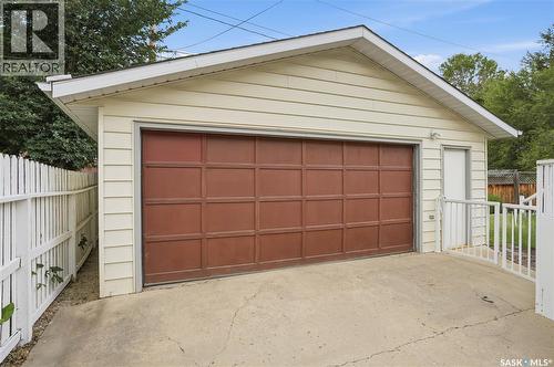 220 Frontenac Drive, Regina, SK - Outdoor With Exterior