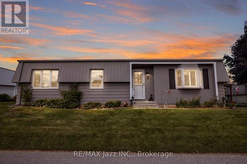 8 WHEELHOUSE DRIVE  Clarington (Newcastle), ON L1B 1B9