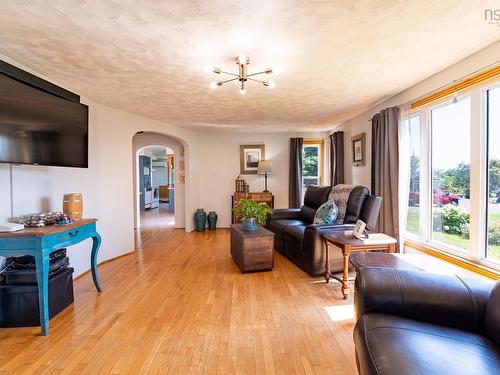 6055 Highway 12, North Alton, NS - Indoor Photo Showing Living Room