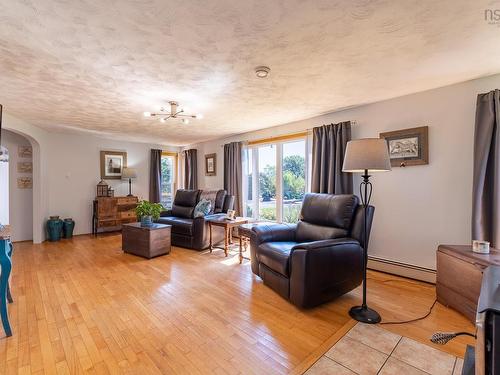 6055 Highway 12, North Alton, NS - Indoor Photo Showing Living Room