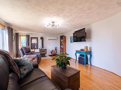 6055 Highway 12, North Alton, NS - Indoor Photo Showing Living Room