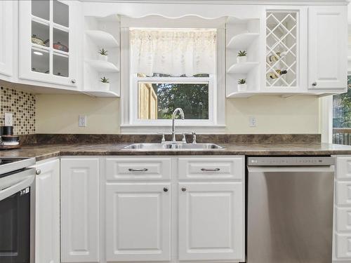 30 Outrigger Crescent, Halifax, NS - Indoor Photo Showing Kitchen With Double Sink