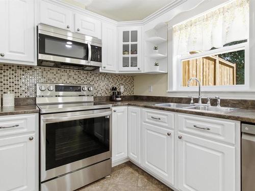 30 Outrigger Crescent, Halifax, NS - Indoor Photo Showing Kitchen With Double Sink