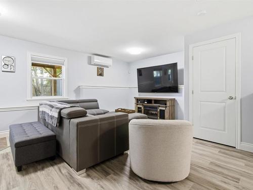30 Outrigger Crescent, Halifax, NS - Indoor Photo Showing Living Room