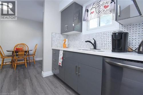 57 East 31St Street, Hamilton, ON - Indoor Photo Showing Kitchen