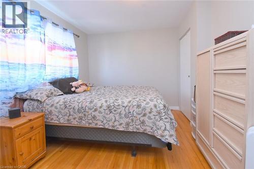 57 East 31St Street, Hamilton, ON - Indoor Photo Showing Bedroom