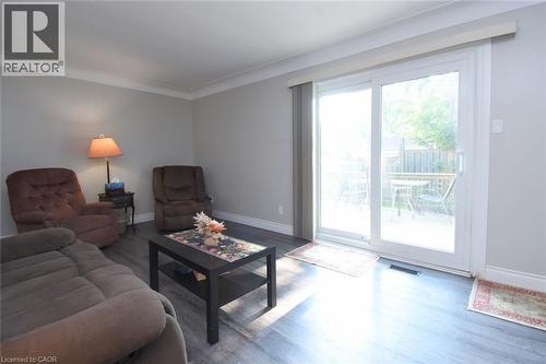 57 East 31St Street, Hamilton, ON - Indoor Photo Showing Living Room