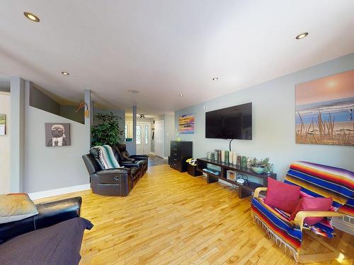185 Thomas Street, Lake Echo, NS - Indoor Photo Showing Living Room