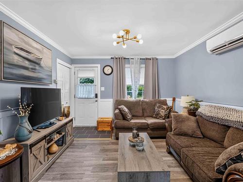130 Sunset Crescent, Middleton, NS - Indoor Photo Showing Living Room