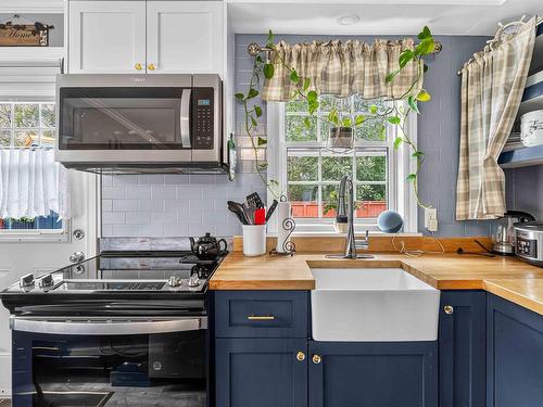 130 Sunset Crescent, Middleton, NS - Indoor Photo Showing Kitchen With Double Sink